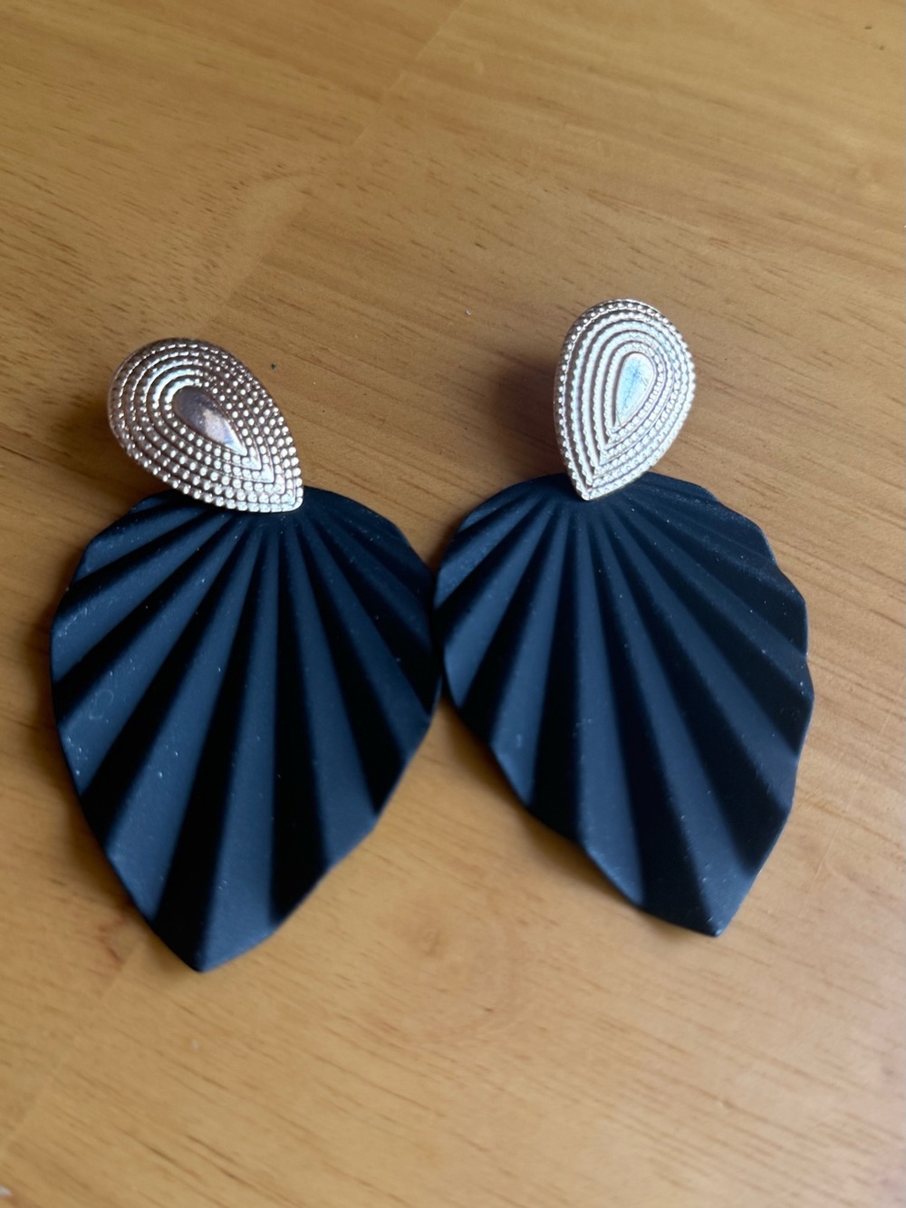 Gold Top Black Fan-Shaped Drop Earrings